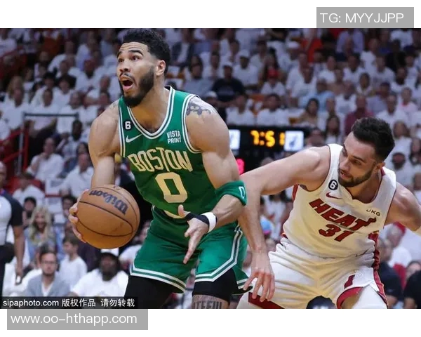 马绍尔表现出色15投9中砍下22分6篮板4助攻3抢断正负值高达16